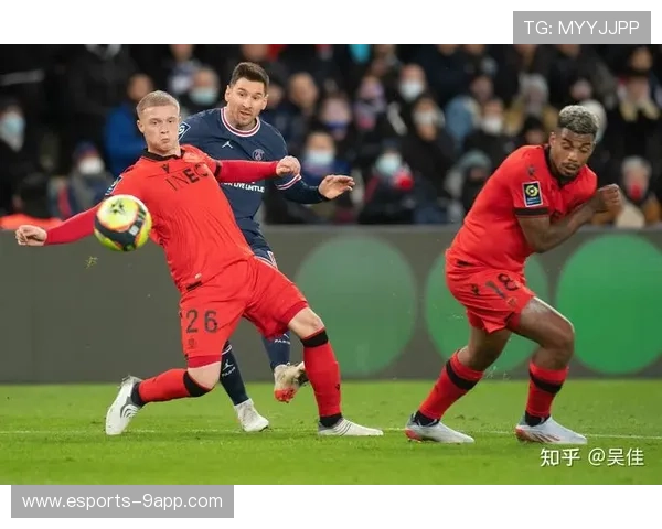 “法甲冠军悬念愈发浓厚，豪门鏖战不断”，法甲 经典比赛